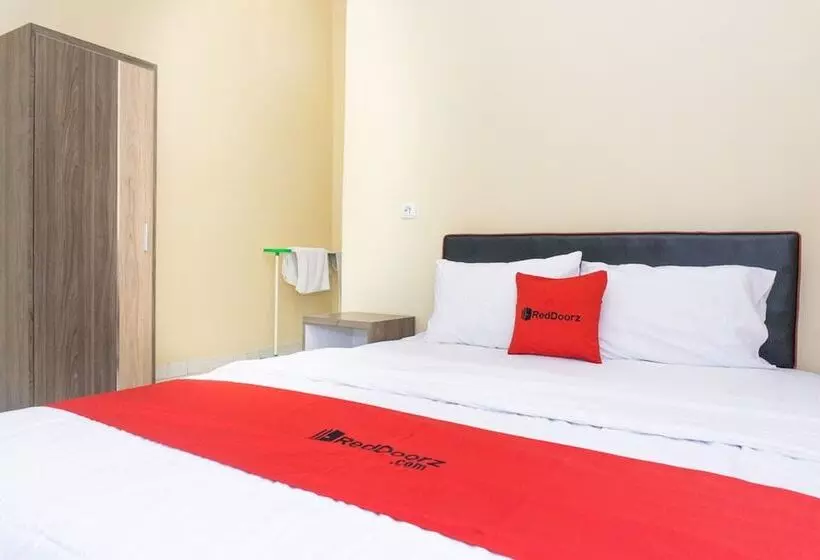 Hotelli Reddoorz @ Mt Haryono Street Waingapu