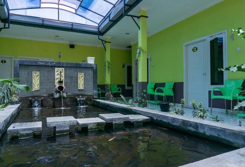 فندق Reddoorz @ Mt Haryono Street Waingapu