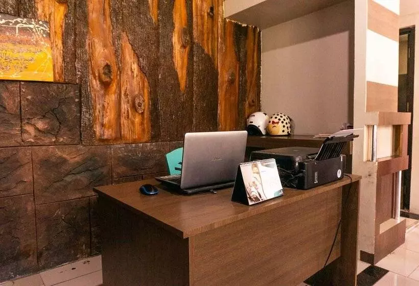 Hotelli Reddoorz @ Mt Haryono Street Waingapu