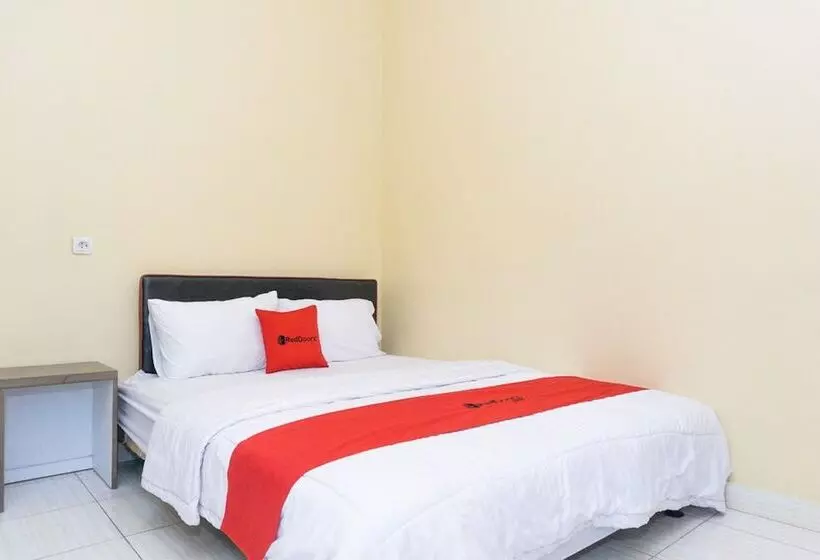 Hotelli Reddoorz @ Mt Haryono Street Waingapu