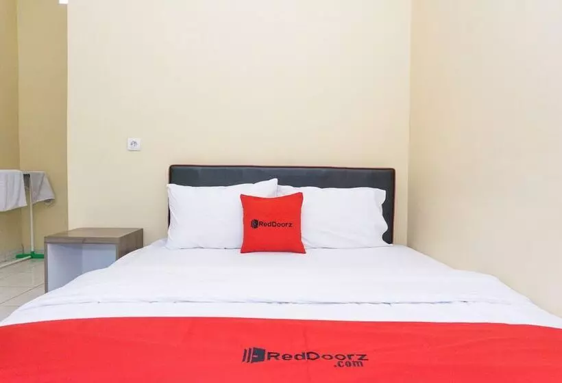 Hotelli Reddoorz @ Mt Haryono Street Waingapu