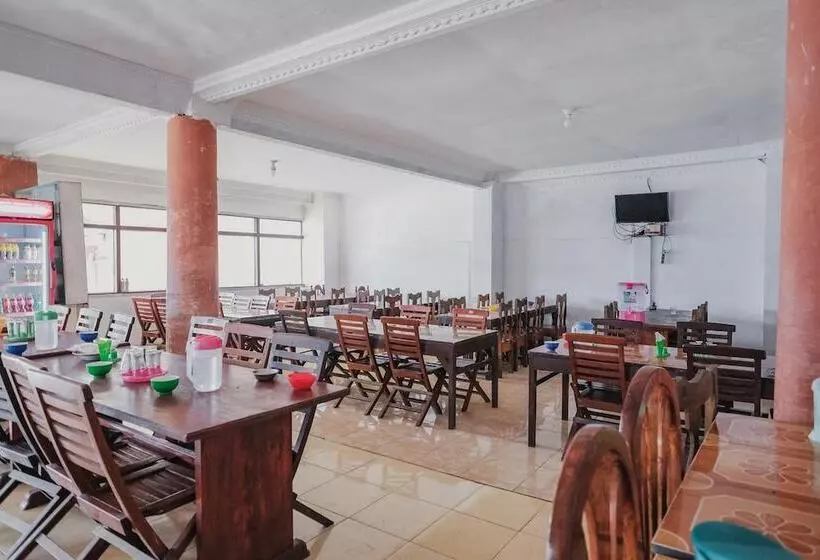 Hotelli Reddoorz Syariah Near Kebun Raya Liwa