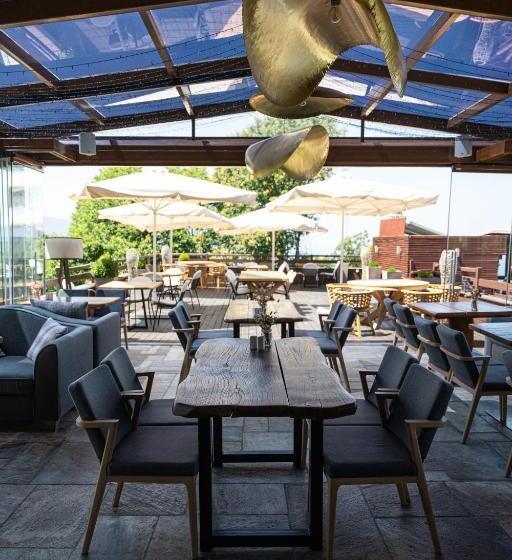 בית מלון כפרי 12 Months Resort & Spa