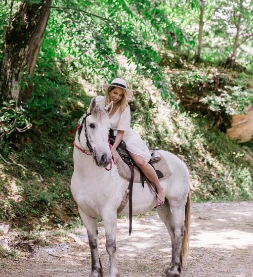 בית מלון כפרי 12 Months Resort & Spa