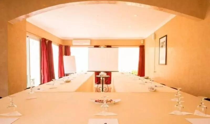 هتل Le Lodge Des Almadies