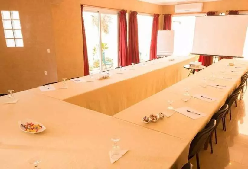 هتل Le Lodge Des Almadies