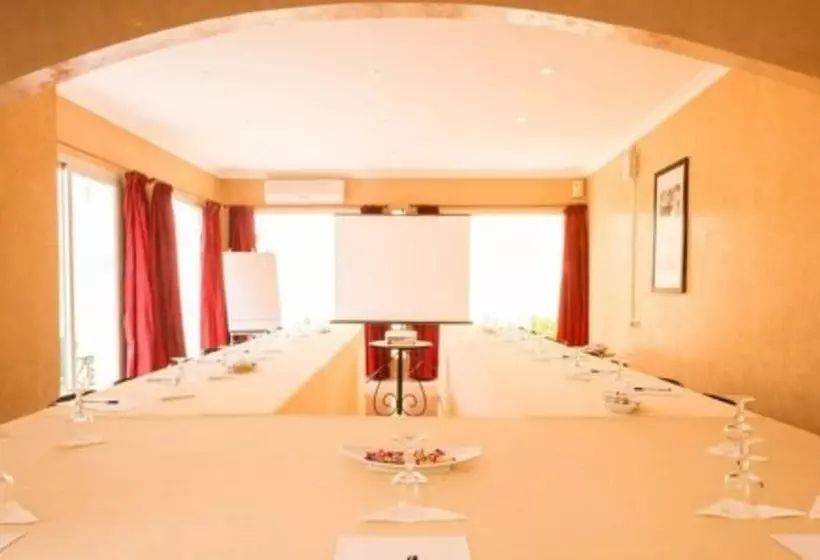 هتل Le Lodge Des Almadies