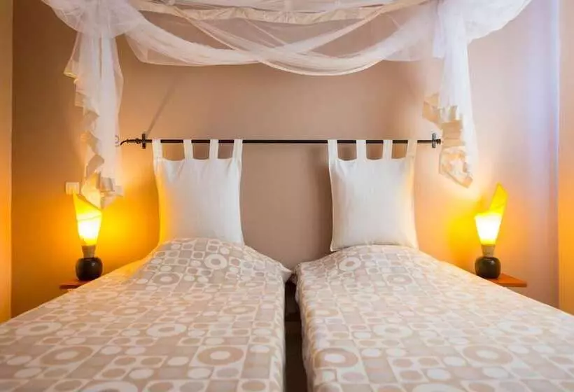 هتل Le Lodge Des Almadies