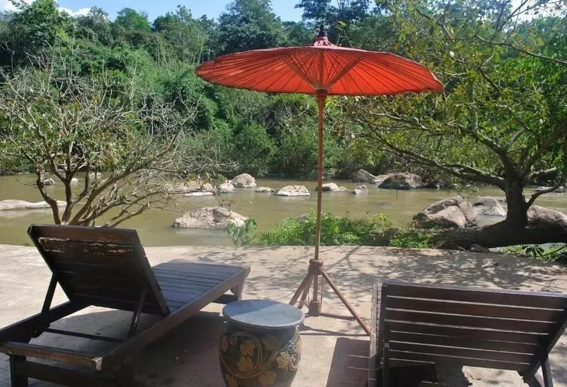 호텔 Rain Forest Resort