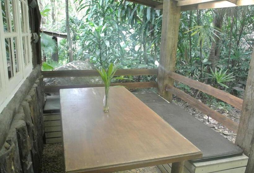 هتل Rain Forest Resort