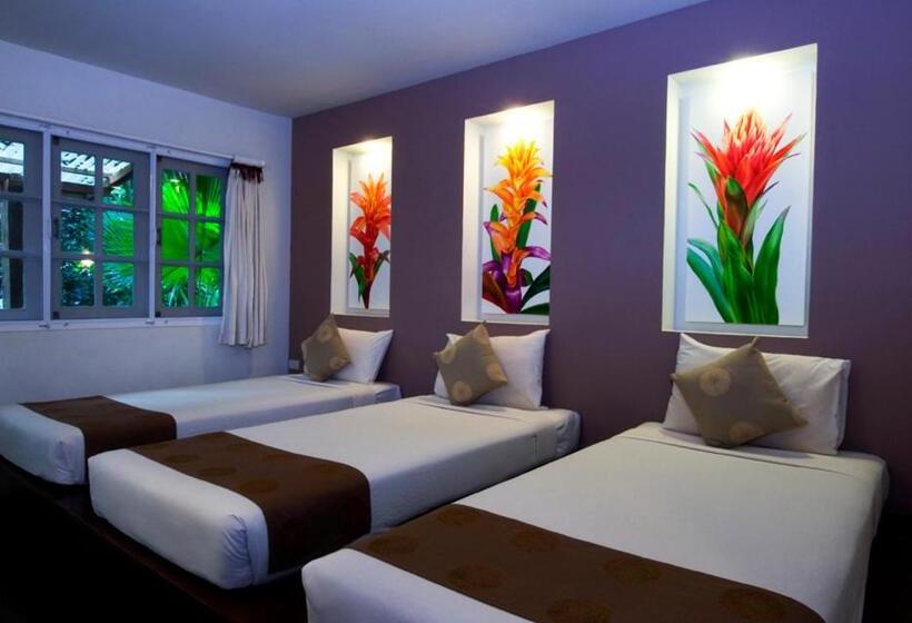 هتل Rain Forest Resort