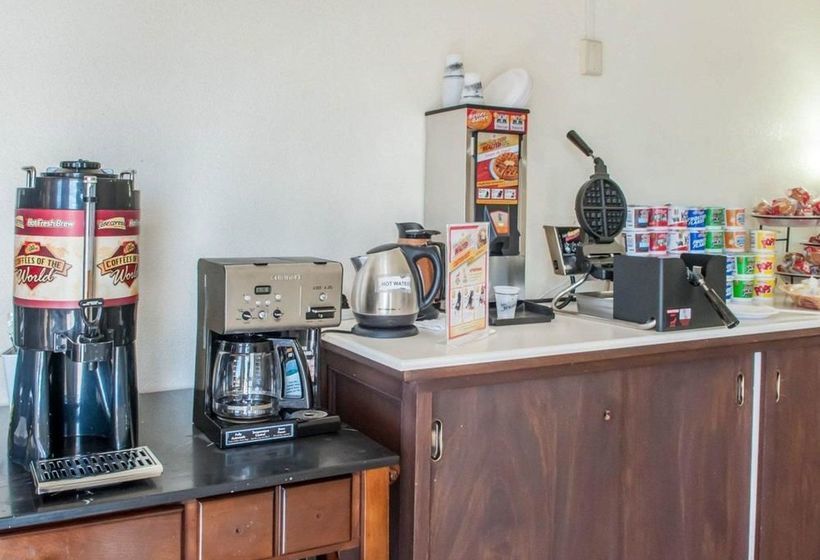 فندق Rodeway Inn Whites City