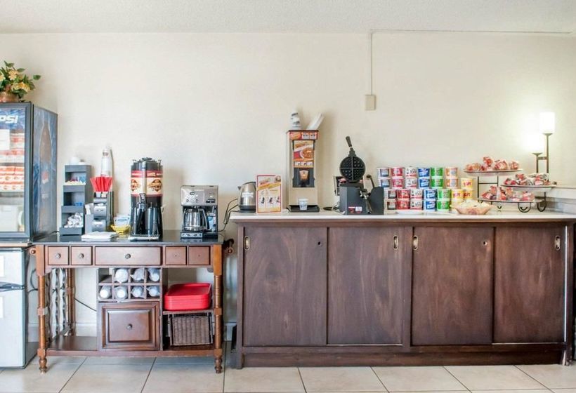 فندق Rodeway Inn Whites City