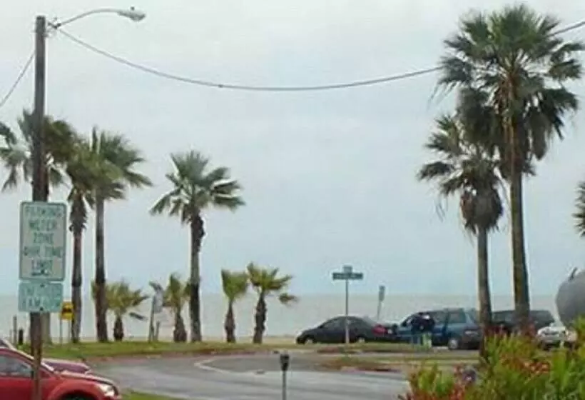 Regency Inn Motel By The Beach