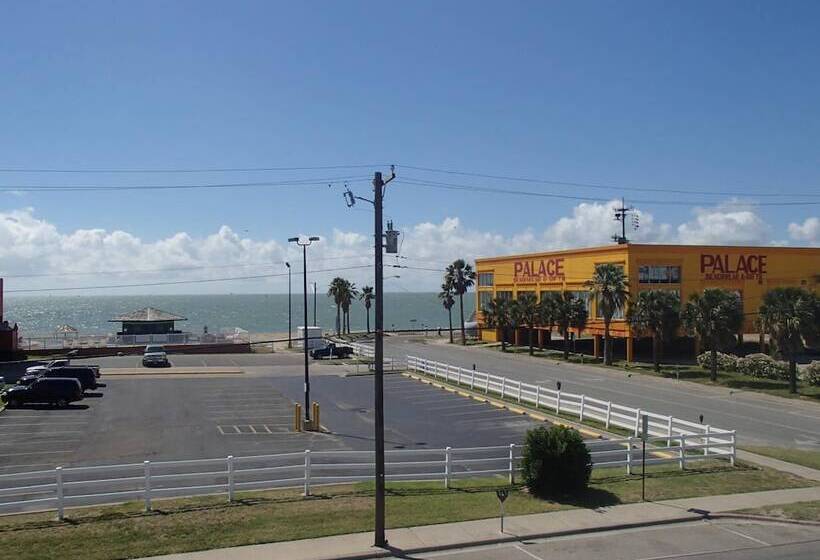 Regency Inn Motel By The Beach