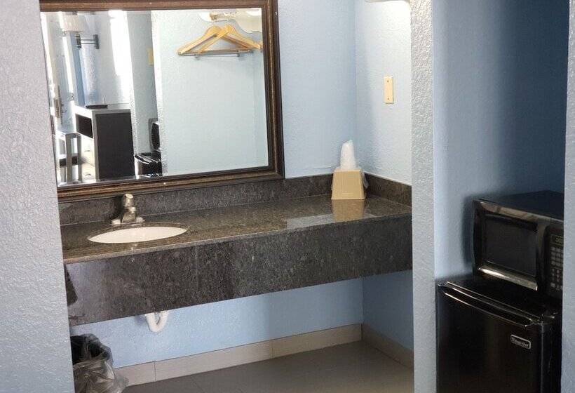 Regency Inn Motel By The Beach