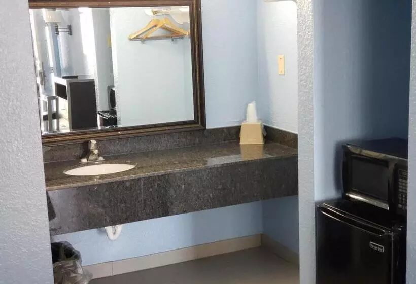 Regency Inn Motel By The Beach