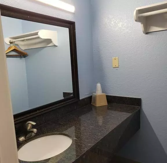 Regency Inn Motel By The Beach