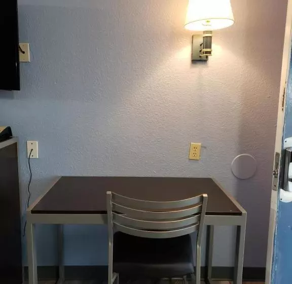 Regency Inn Motel By The Beach