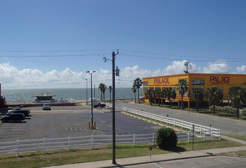 Regency Inn Motel By The Beach