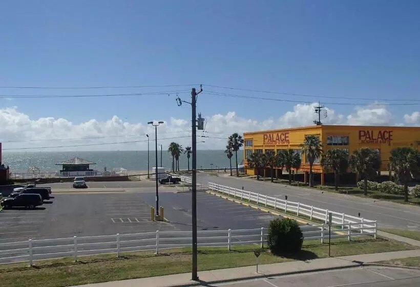 Regency Inn Motel By The Beach