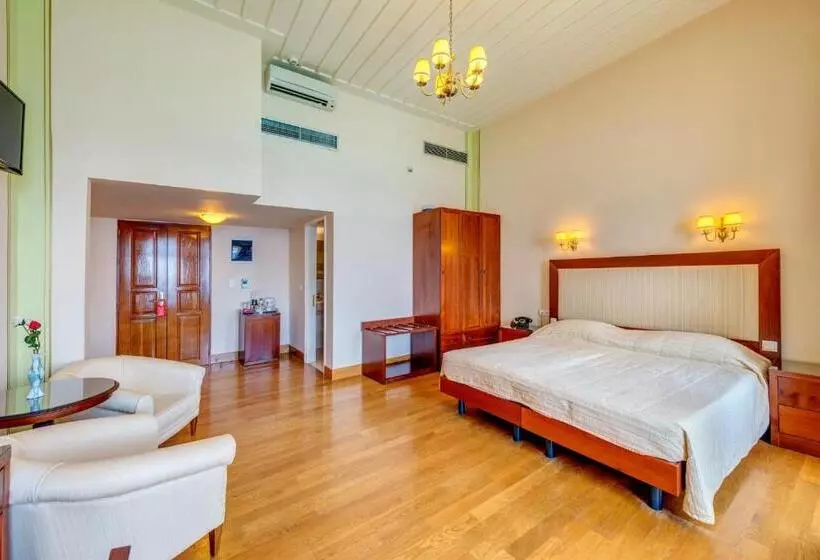 هتل Apollonion Palace