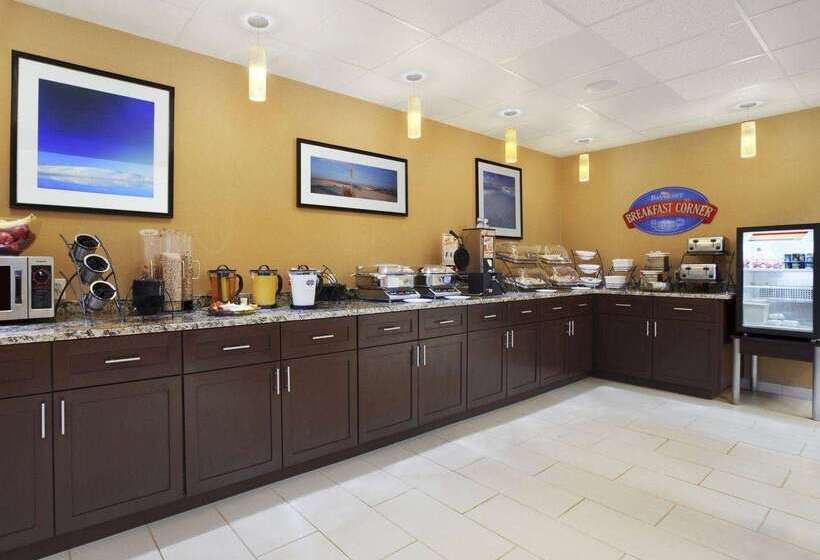 Отель Baymont By Wyndham Hobbs