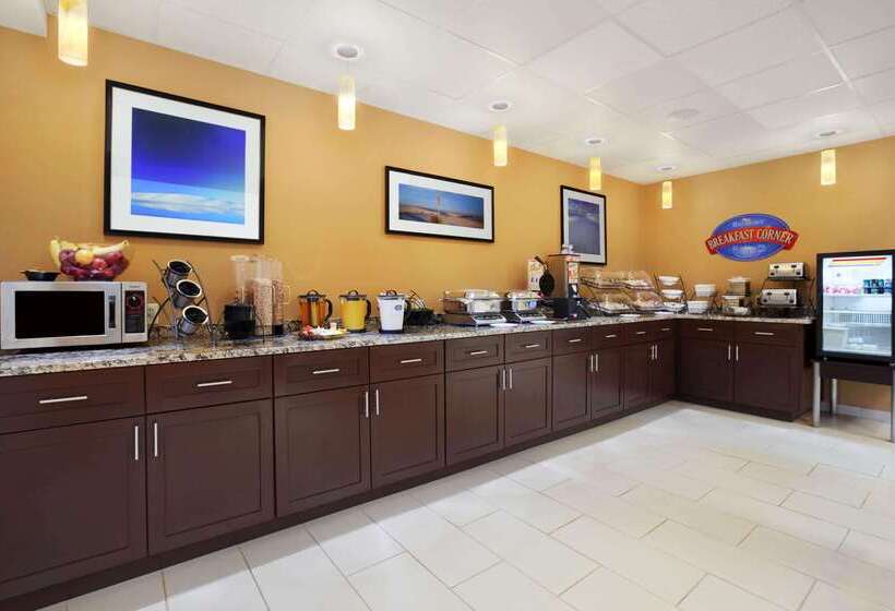 Отель Baymont By Wyndham Hobbs