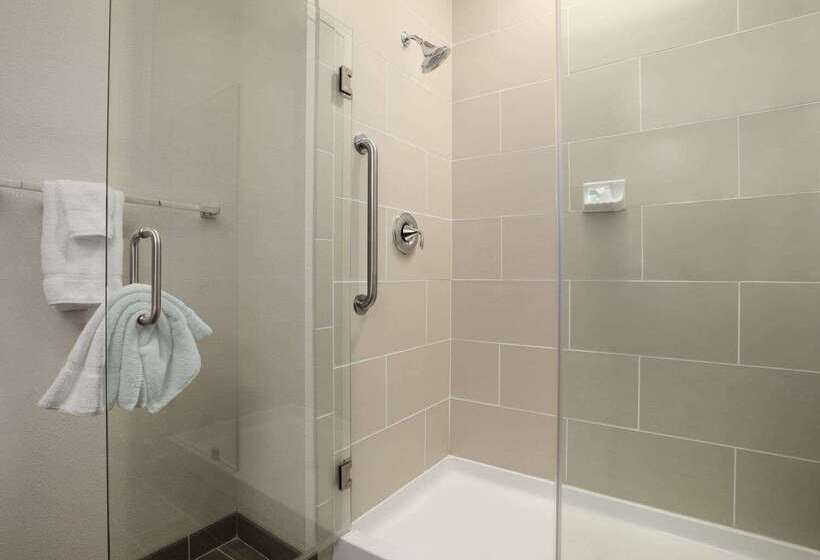 Отель Baymont By Wyndham Hobbs