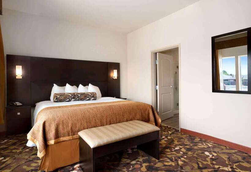 Отель Baymont By Wyndham Hobbs