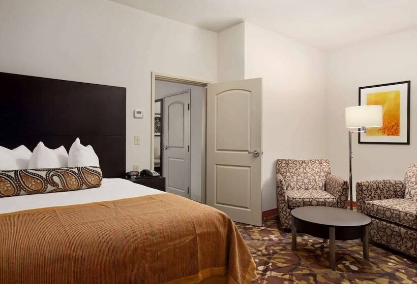 Отель Baymont By Wyndham Hobbs