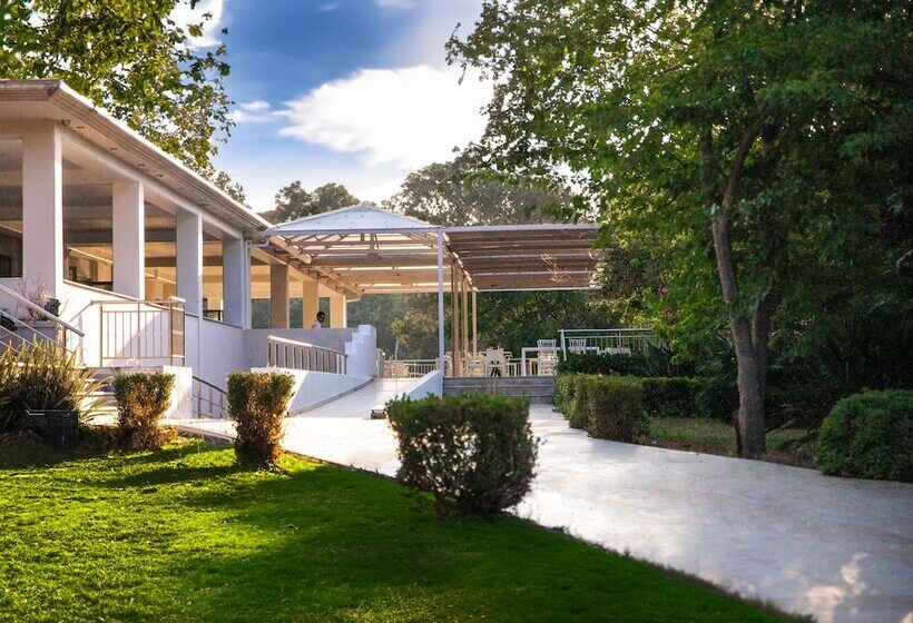 בית מלון כפרי Buka Sandy Beach