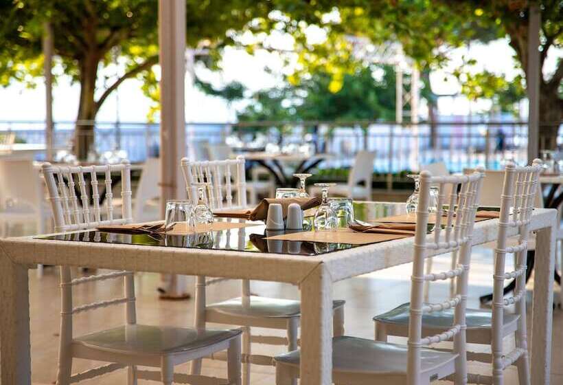 בית מלון כפרי Buka Sandy Beach