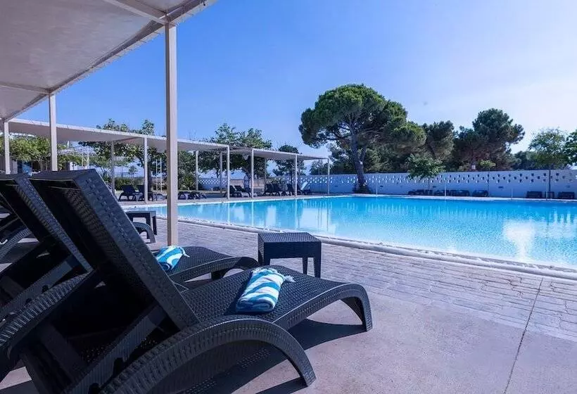 Hotel Buka Sandy Beach