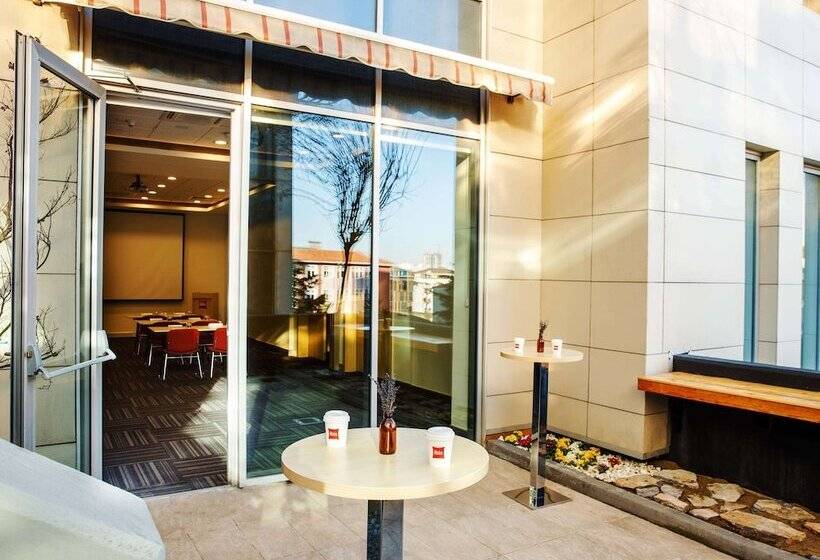 בית מלון כפרי Ibis Istanbul Esenyurt