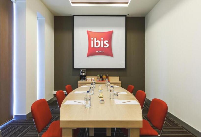 בית מלון כפרי Ibis Istanbul Esenyurt