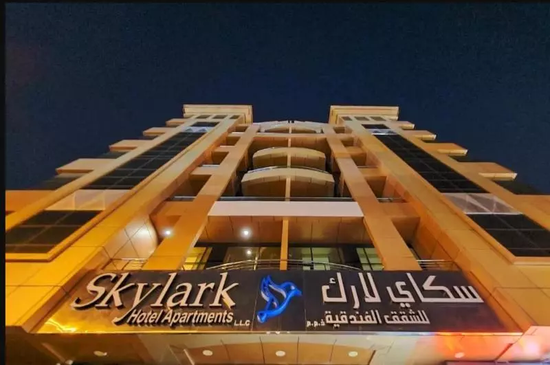 Отель Skylark  Apartments