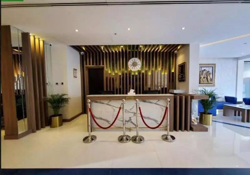 Отель Skylark  Apartments