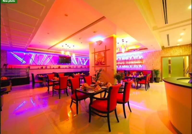 Отель Skylark  Apartments