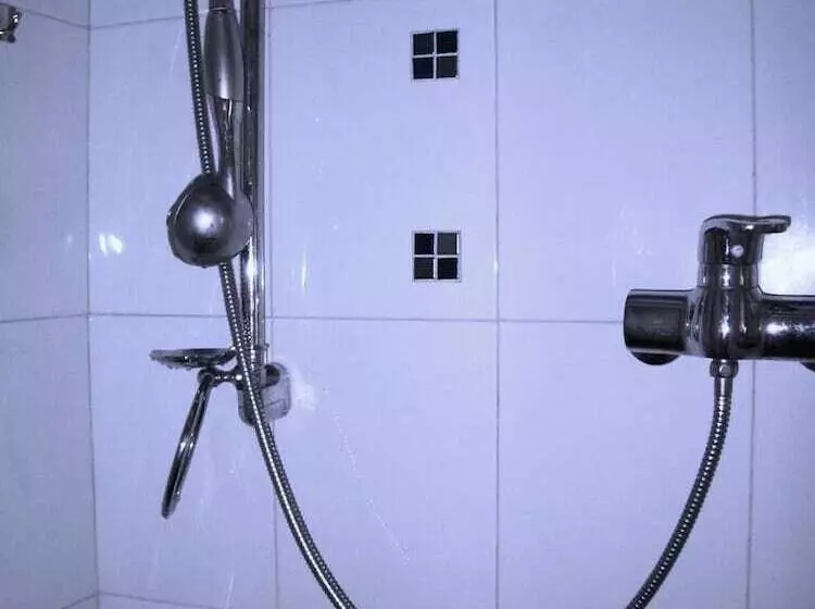 هتل Kowloon Youth Village Tsim Sha Tsui 九龙青年公寓