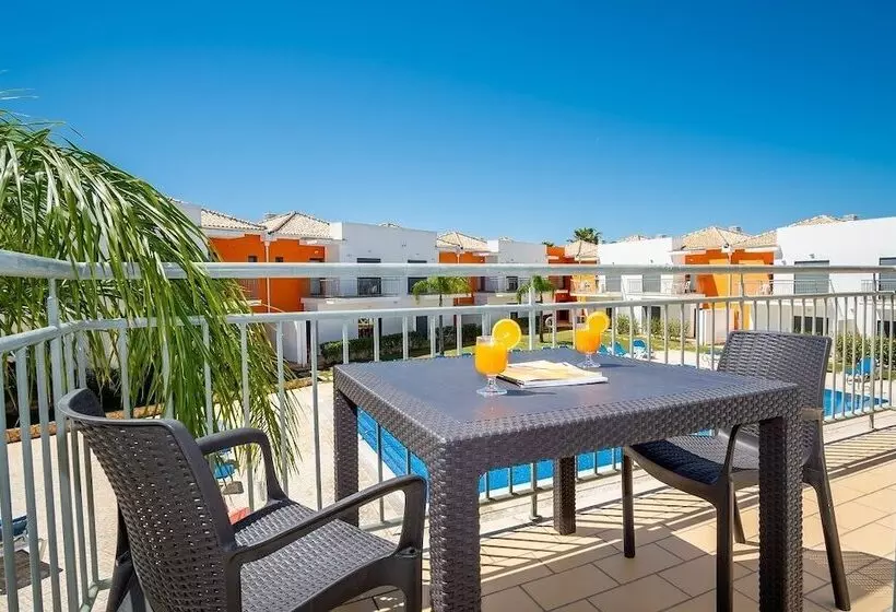 Jardins De Pera Vila M