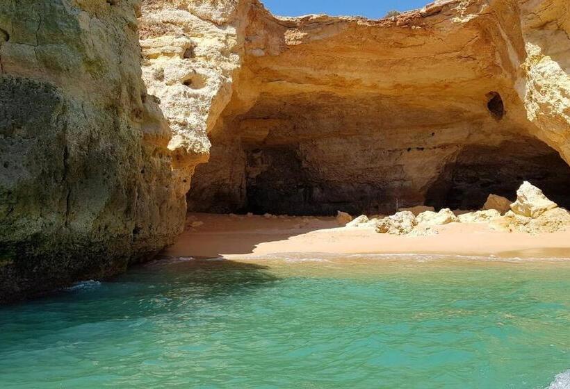 Jardins De Pera Vila M