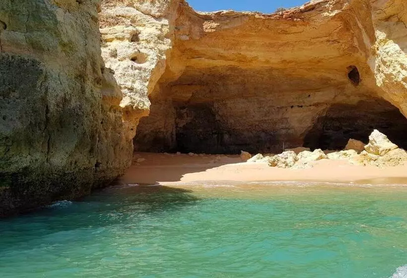 Jardins De Pera Vila M