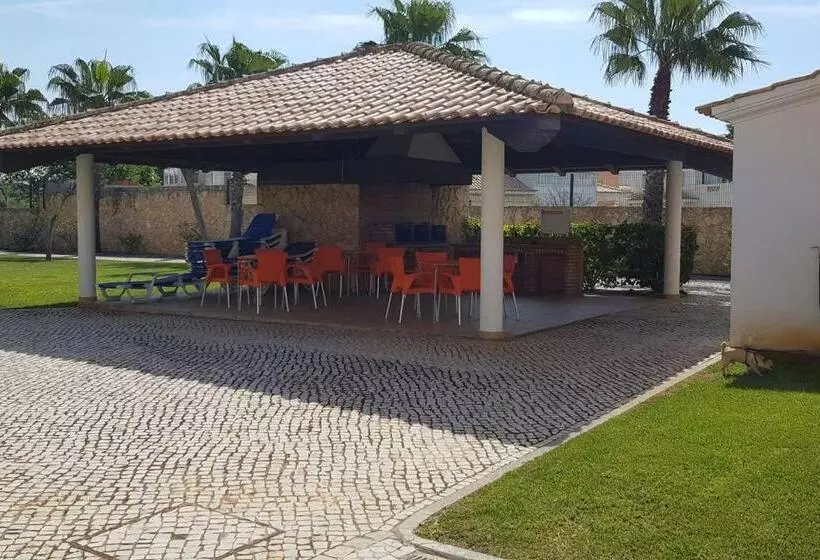 Jardins De Pera Vila M