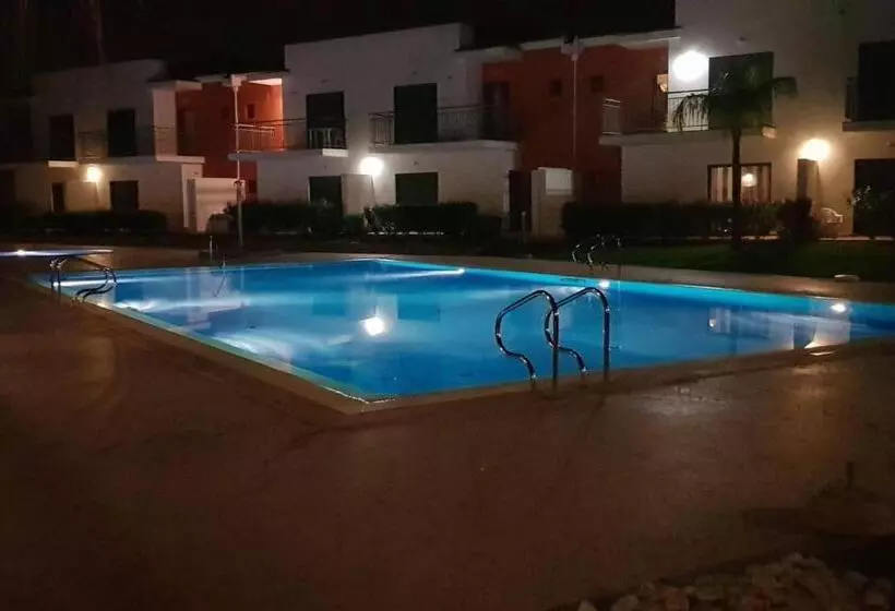 Jardins De Pera Vila M