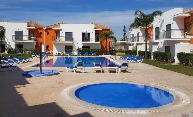 Jardins De Pera Vila M