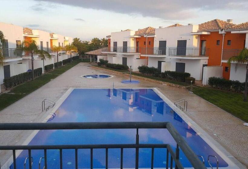 Jardins De Pera Vila M