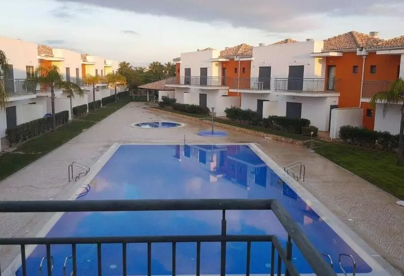 Jardins De Pera Vila M