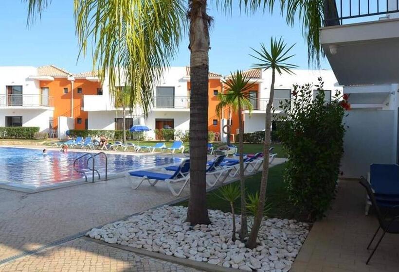 Jardins De Pera Vila M