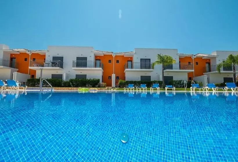 Jardins De Pera Vila M